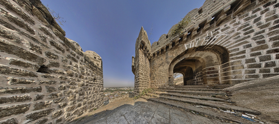 bhongir_fort_entrance.jpg